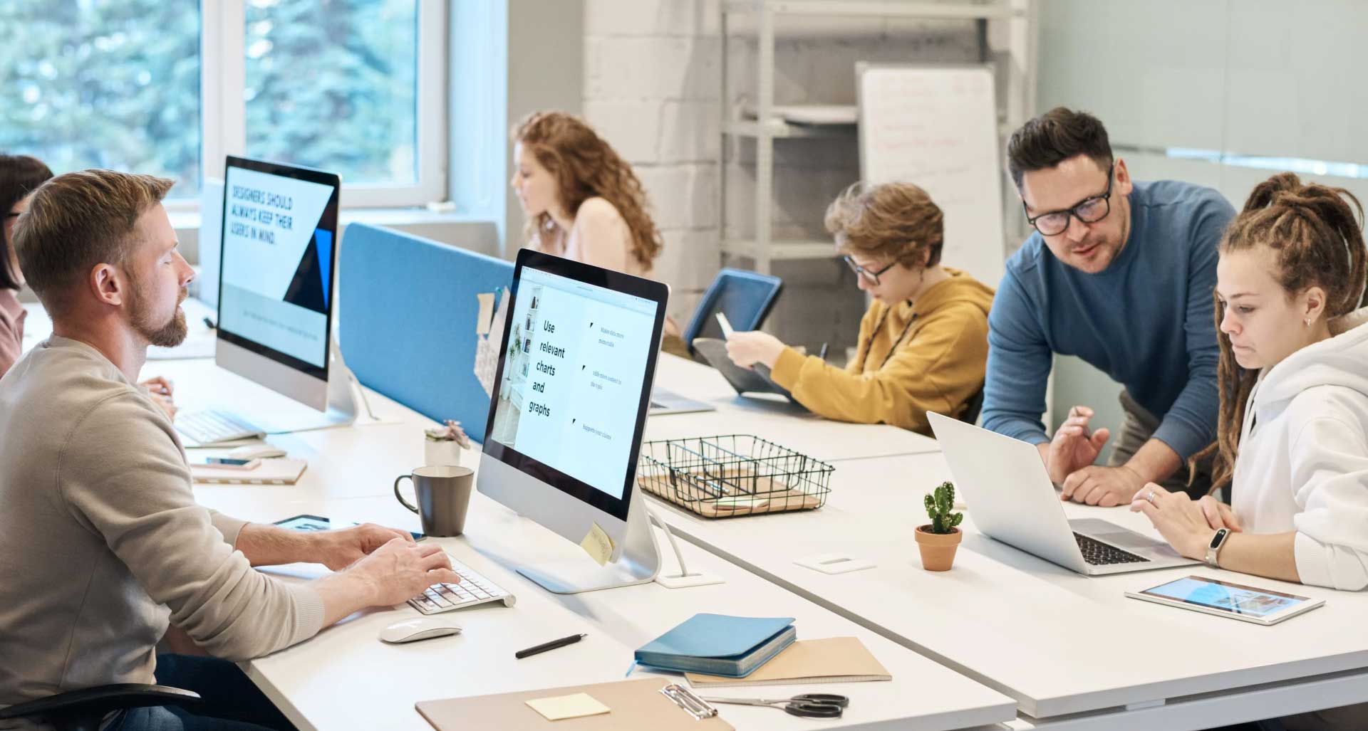 people working at isadimweb